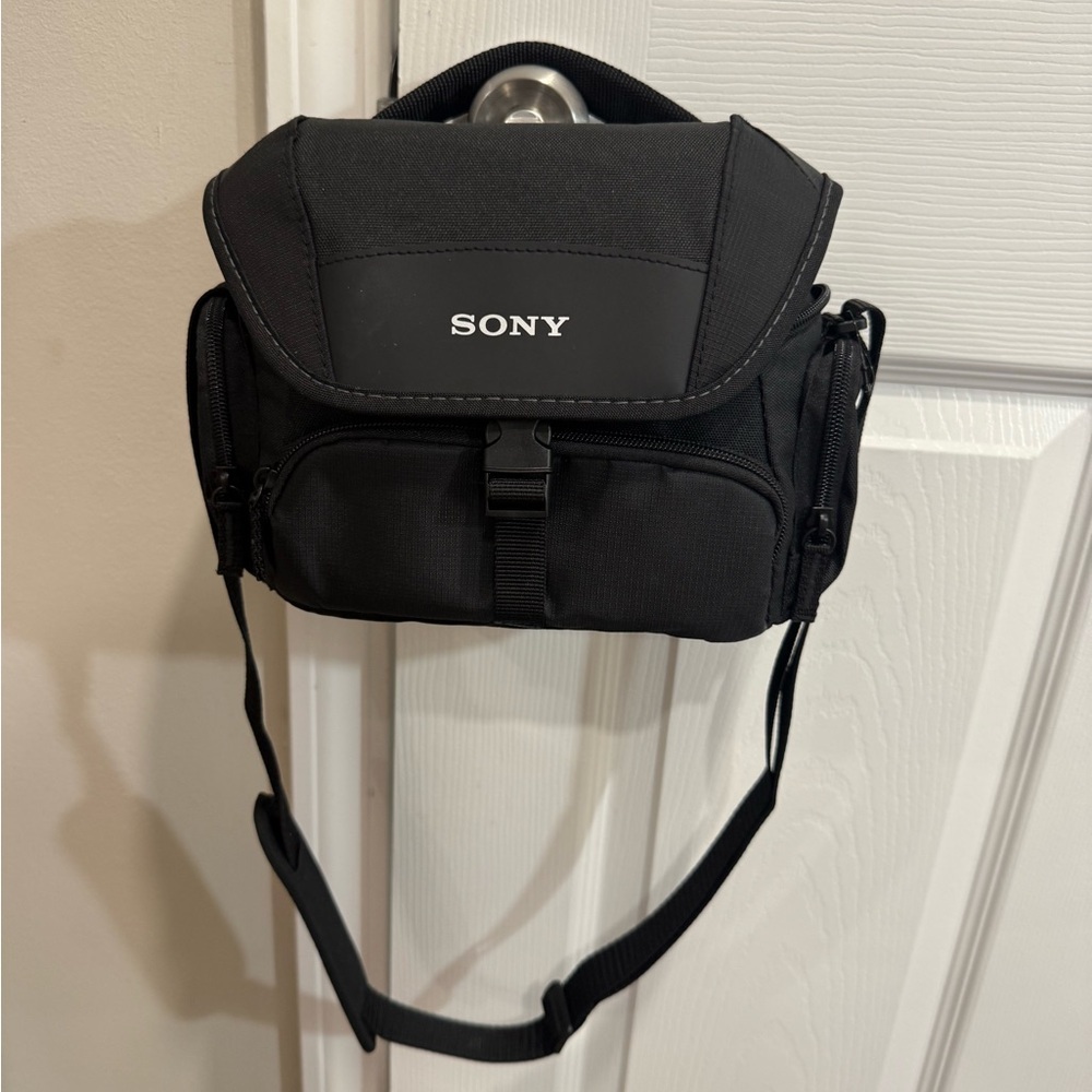 Sony Lcsu21 Soft Carrying Case For CyberShot And Alpha Nex Cameras Black